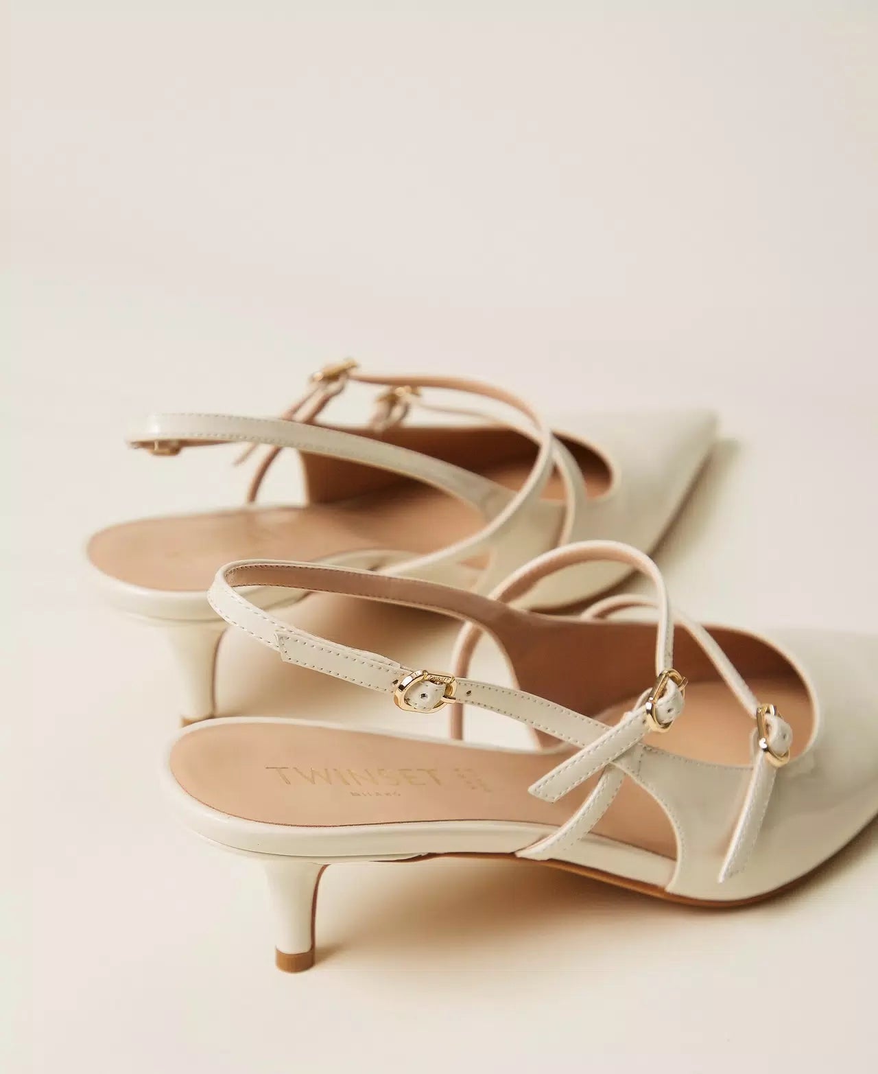 Sapatos de salto slingback com tiras