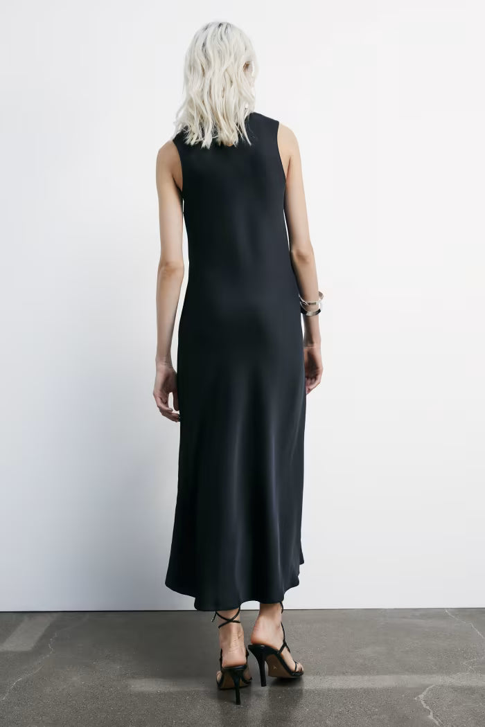 Vestido midi de cetim fluido
