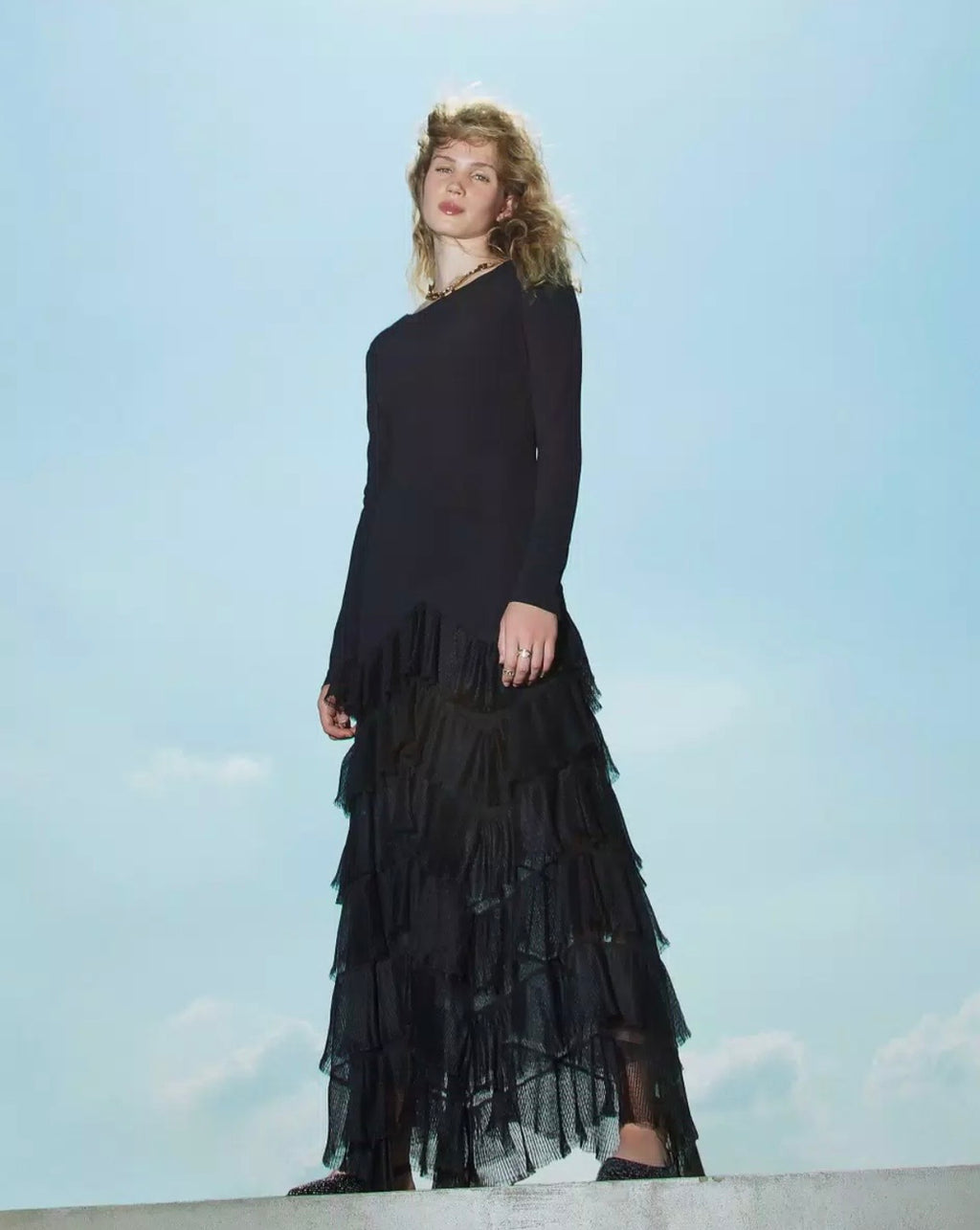 Vestido comprido com babados em tule plissado