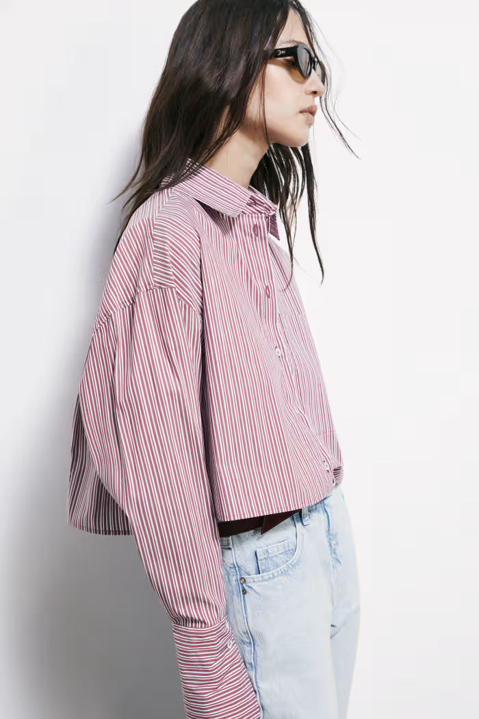 Camisa cropped em popelina às riscas