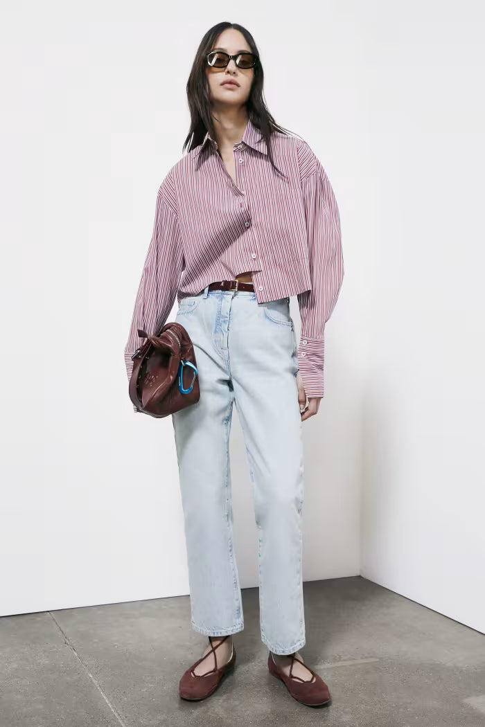 Camisa cropped em popelina às riscas