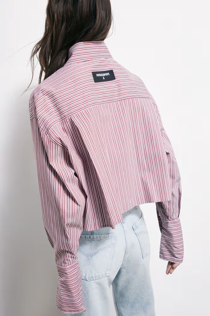 Camisa cropped em popelina às riscas