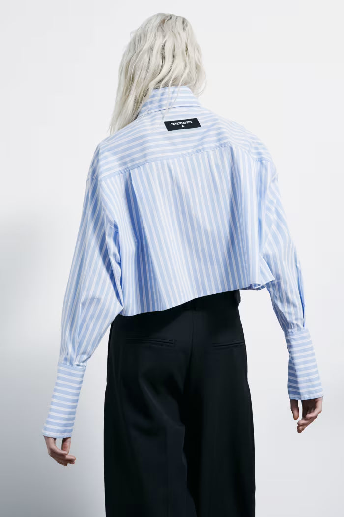 Camisa cropped em popelina às riscas