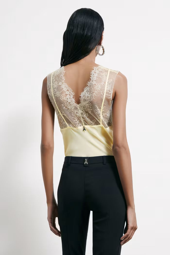 Top com detalhes de renda
