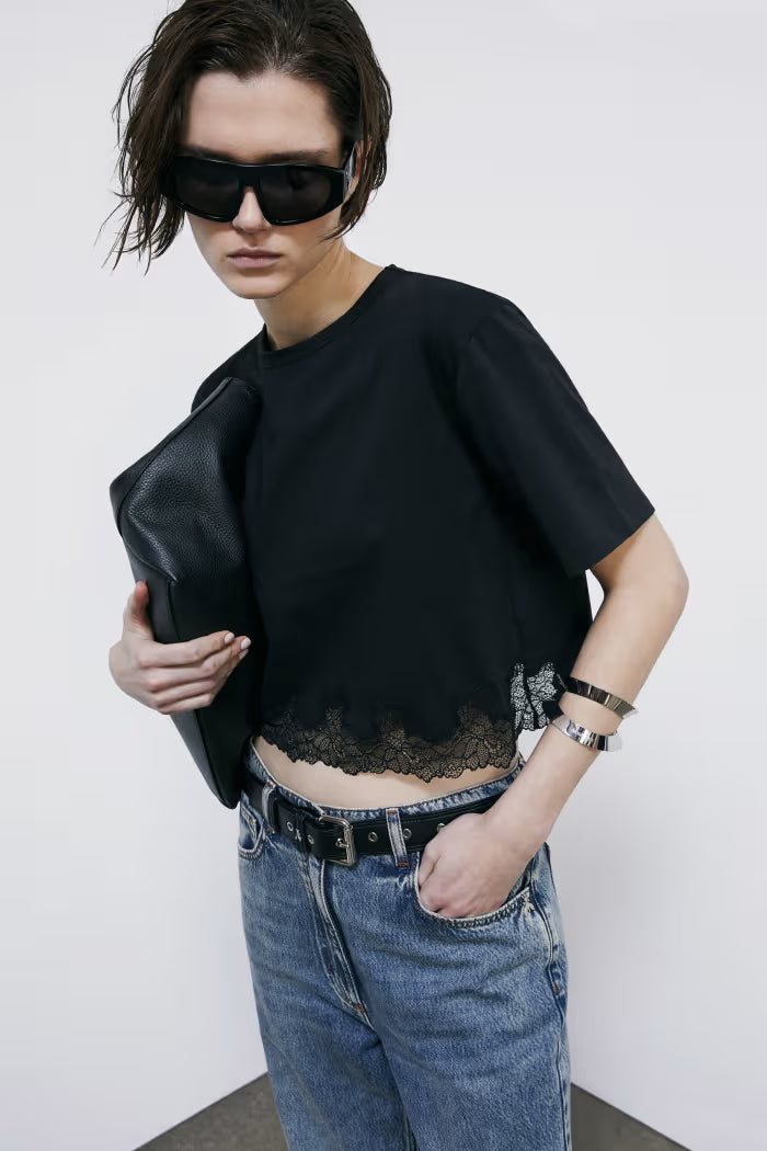 T-shirt curta com renda