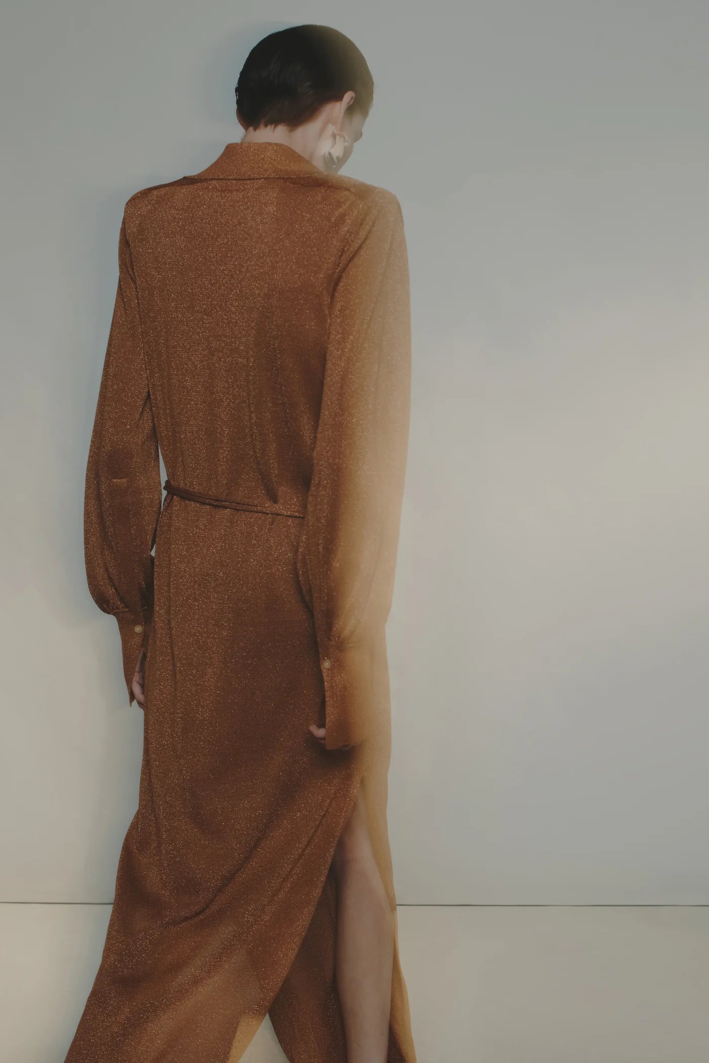 VESTIDO-CAMISEIRO EM LAMÉ