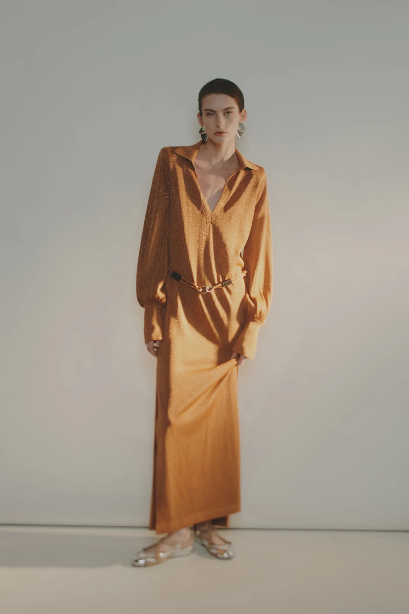 VESTIDO-CAMISEIRO EM LAMÉ