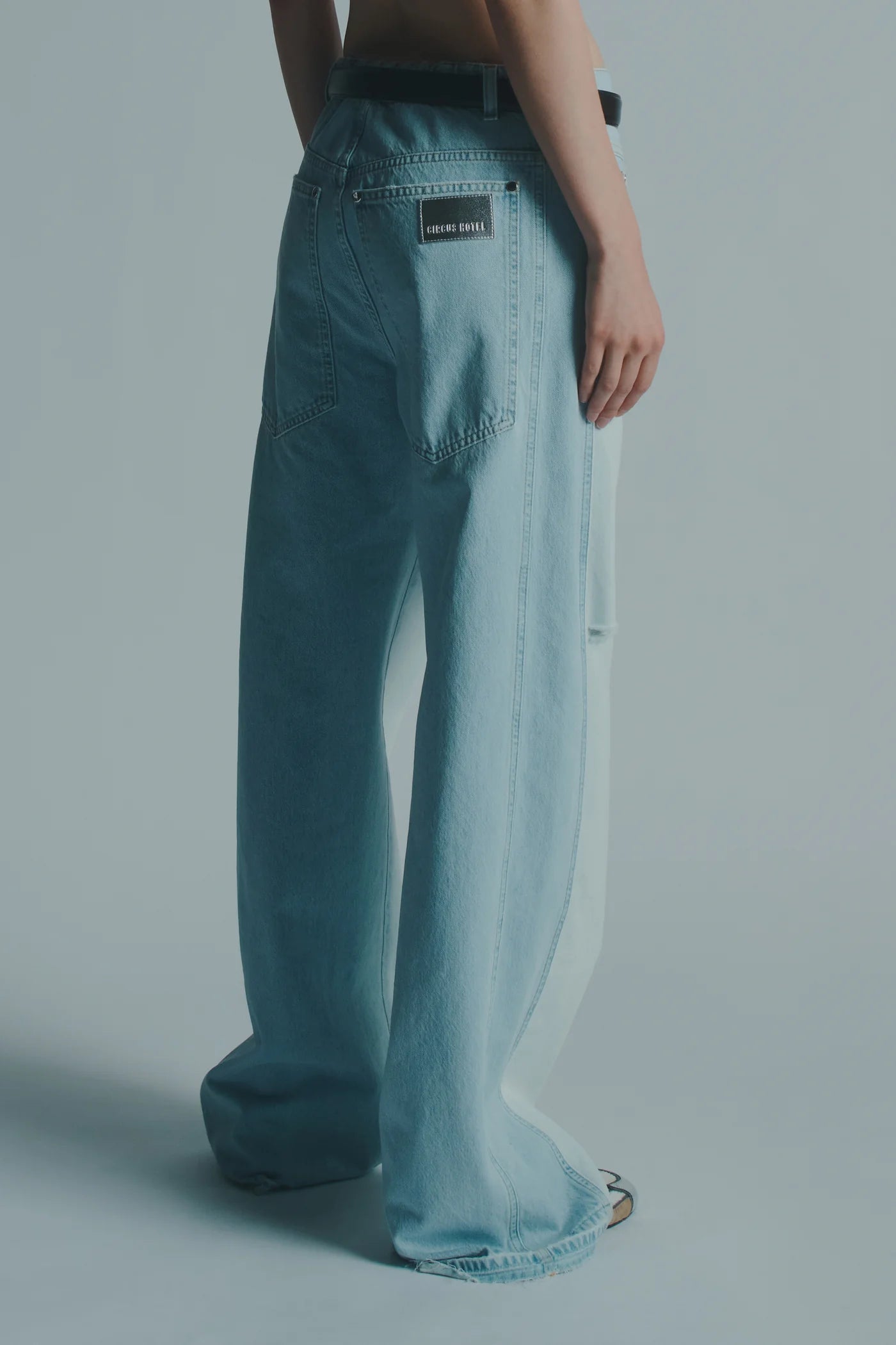 JEANS COM DUPLA LAVAGEM