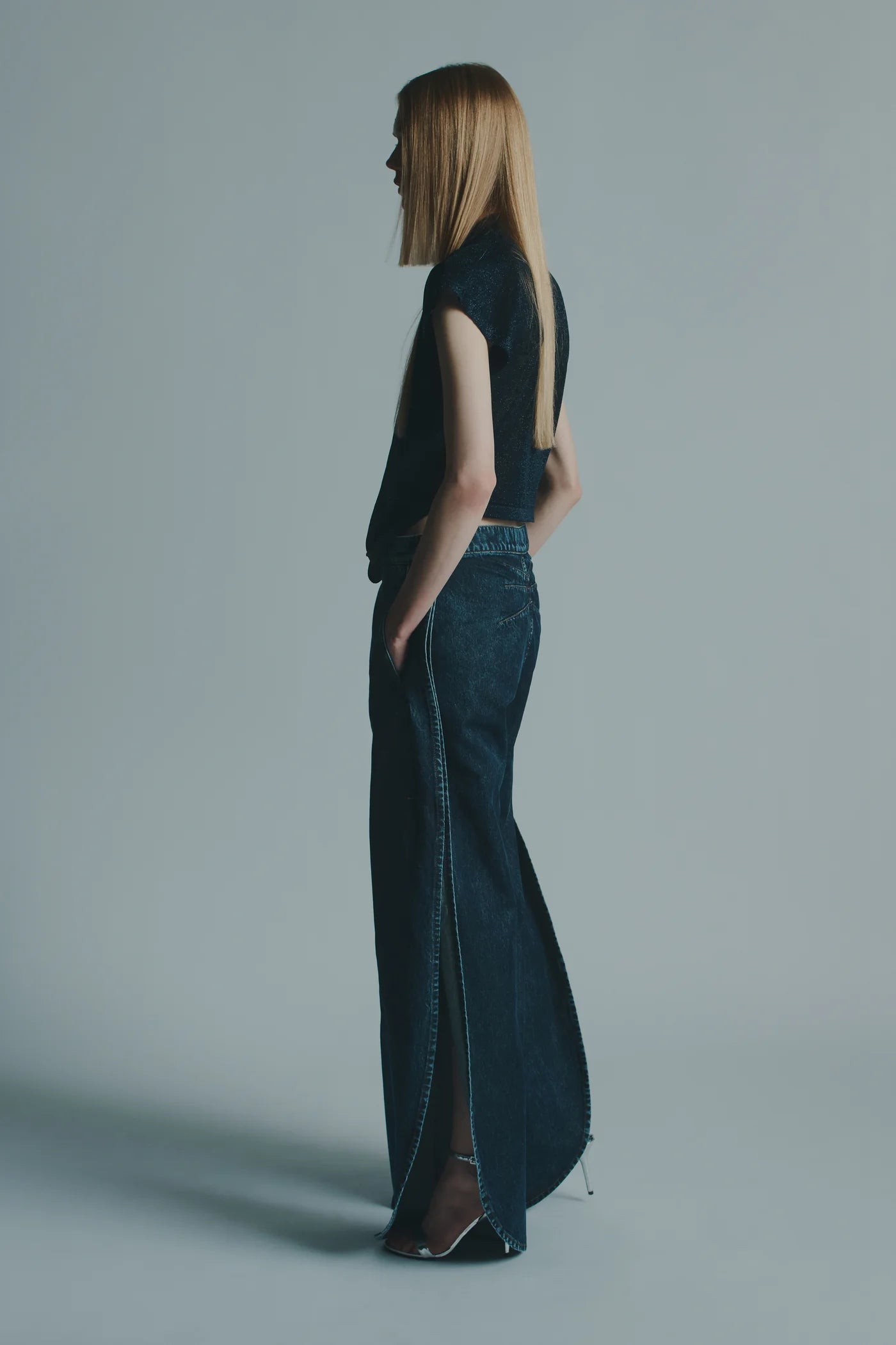 JEANS COM MAXI ABERTURAS LATERAIS