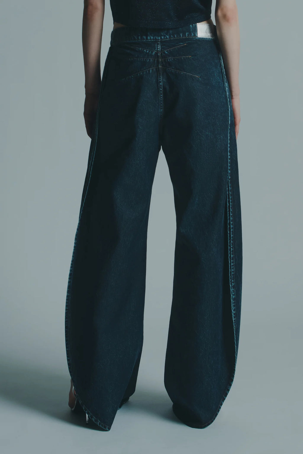 JEANS COM MAXI ABERTURAS LATERAIS