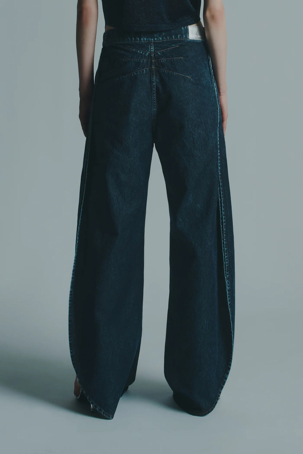 JEANS COM MAXI ABERTURAS LATERAIS