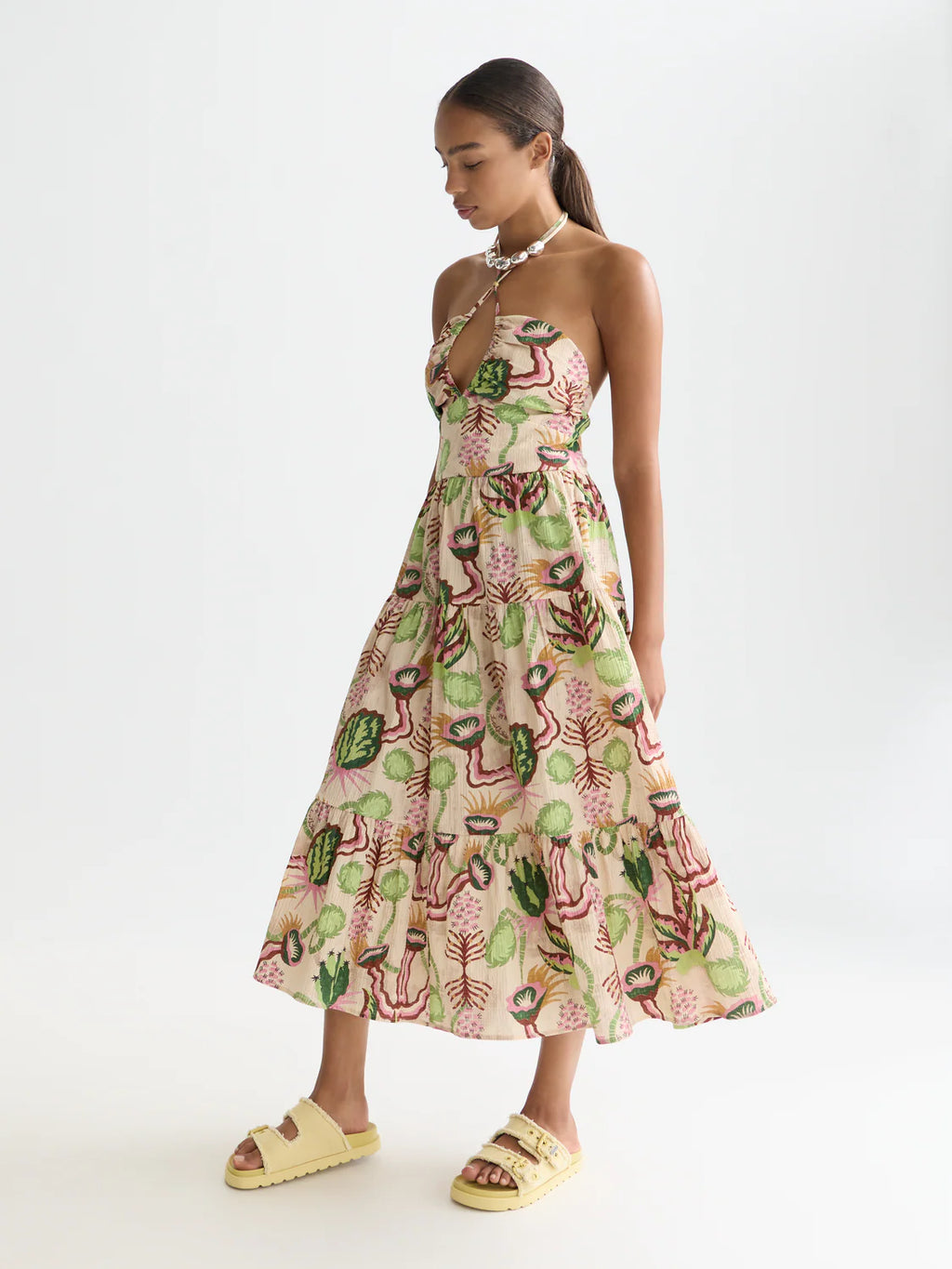 VESTIDO MIDI HALTER EM ALGODÃO SEERSUCKER COM DECOTE EM GOTA