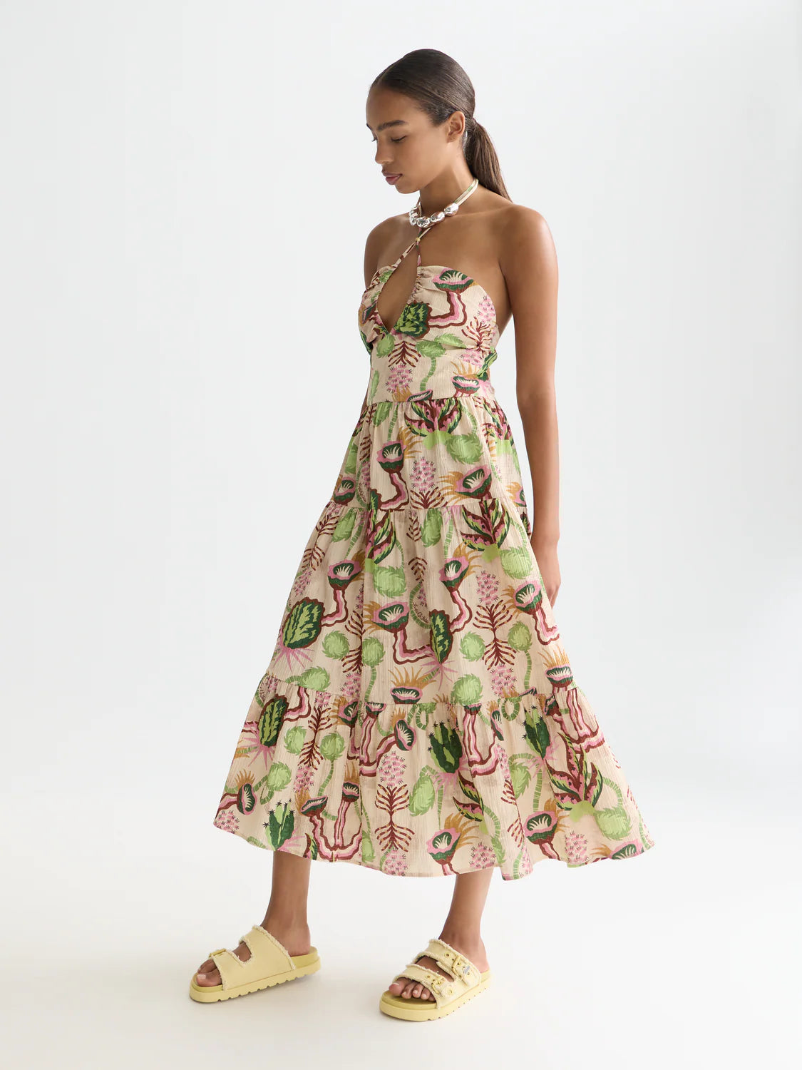 VESTIDO MIDI HALTER EM ALGODÃO SEERSUCKER COM DECOTE EM GOTA